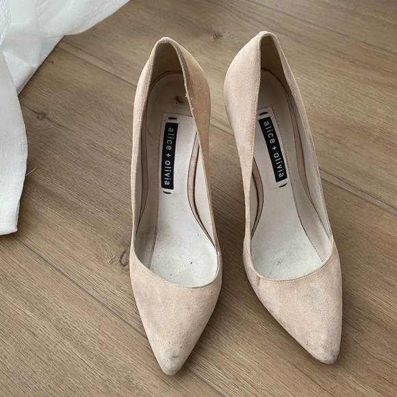Alice + Olivia Shoes - Alice + Olivia Light Pink Suede Pumps
